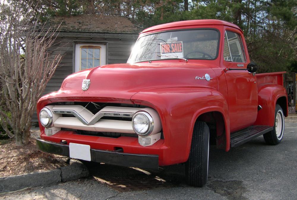 1955_Ford_F-100_front